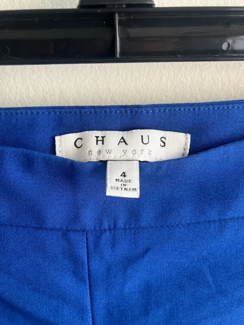 Chaus vibrant electric
